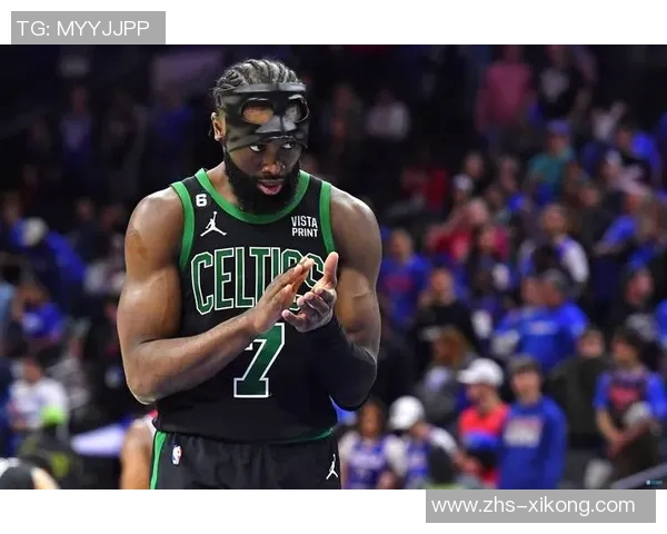 杰伦布朗上半场表现出色10投6中砍下17分正负值高达22助力球队领先