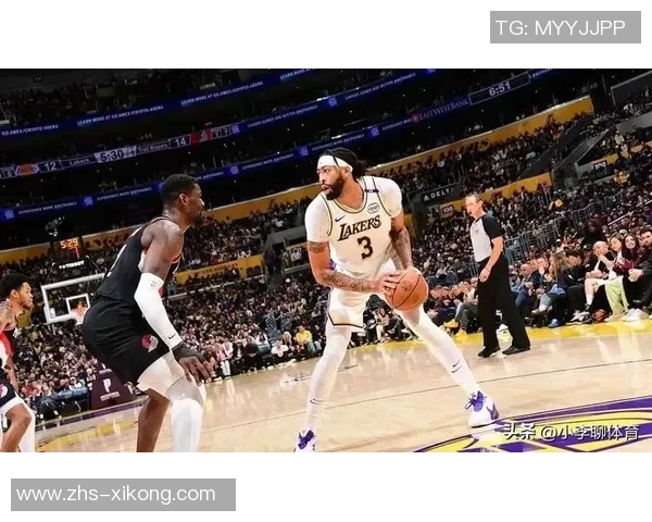 浓眉半场表现出色8投5中贡献12分5篮板1助攻1抢断展现强大实力